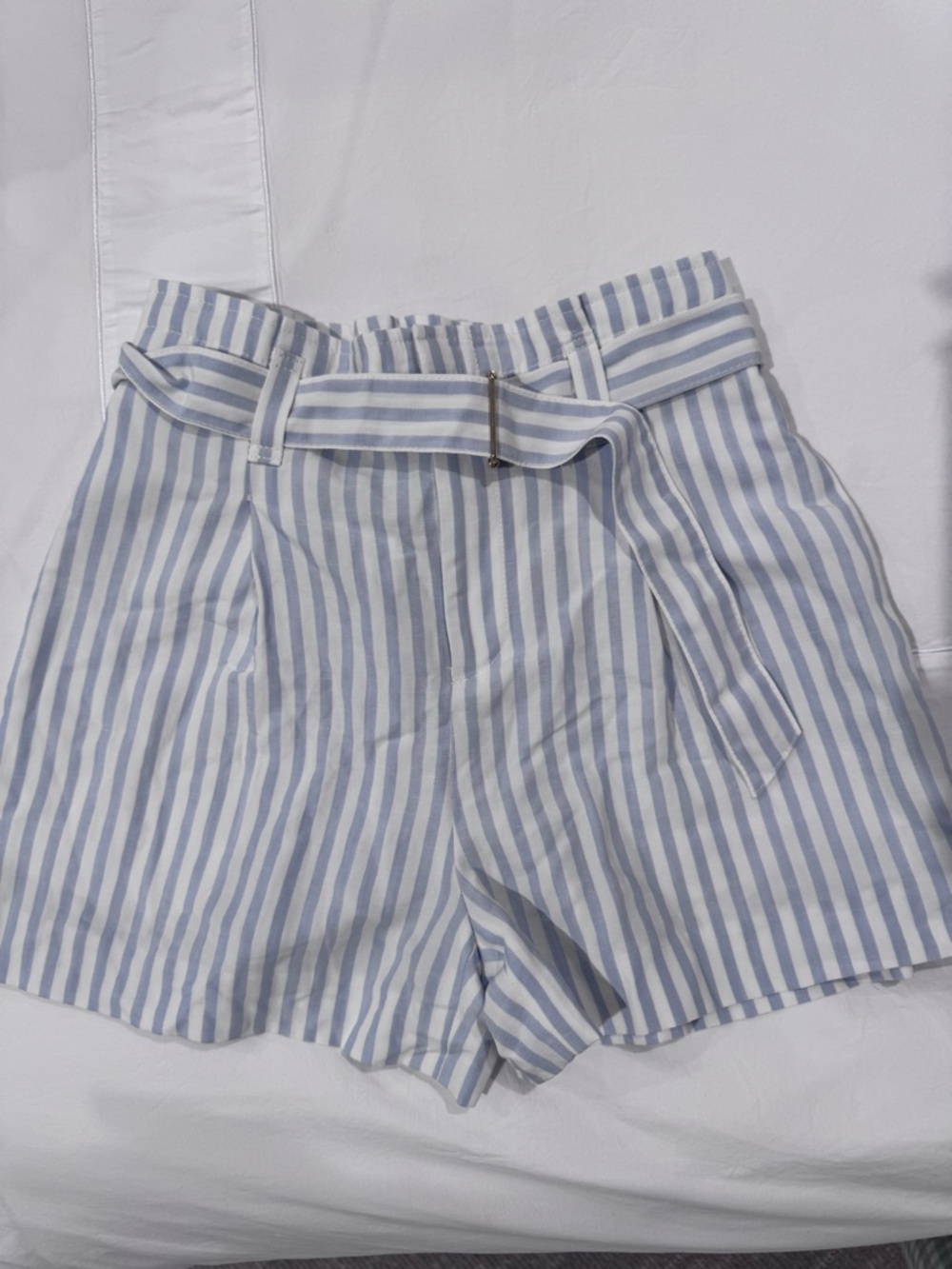 Women’s Blue and White Striped High-Waist Belted Shorts Club Monaco. Size 0.